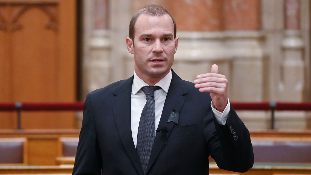 Hollik István: a háborúpártiak megint közelebb tolták Európát a háborúhoz (videó)