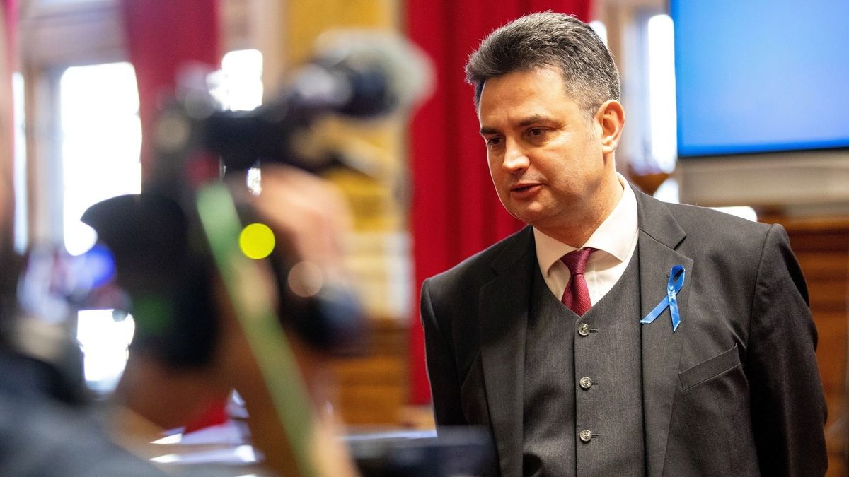 Márki-Zay már be is állt Magyar Péter mögé