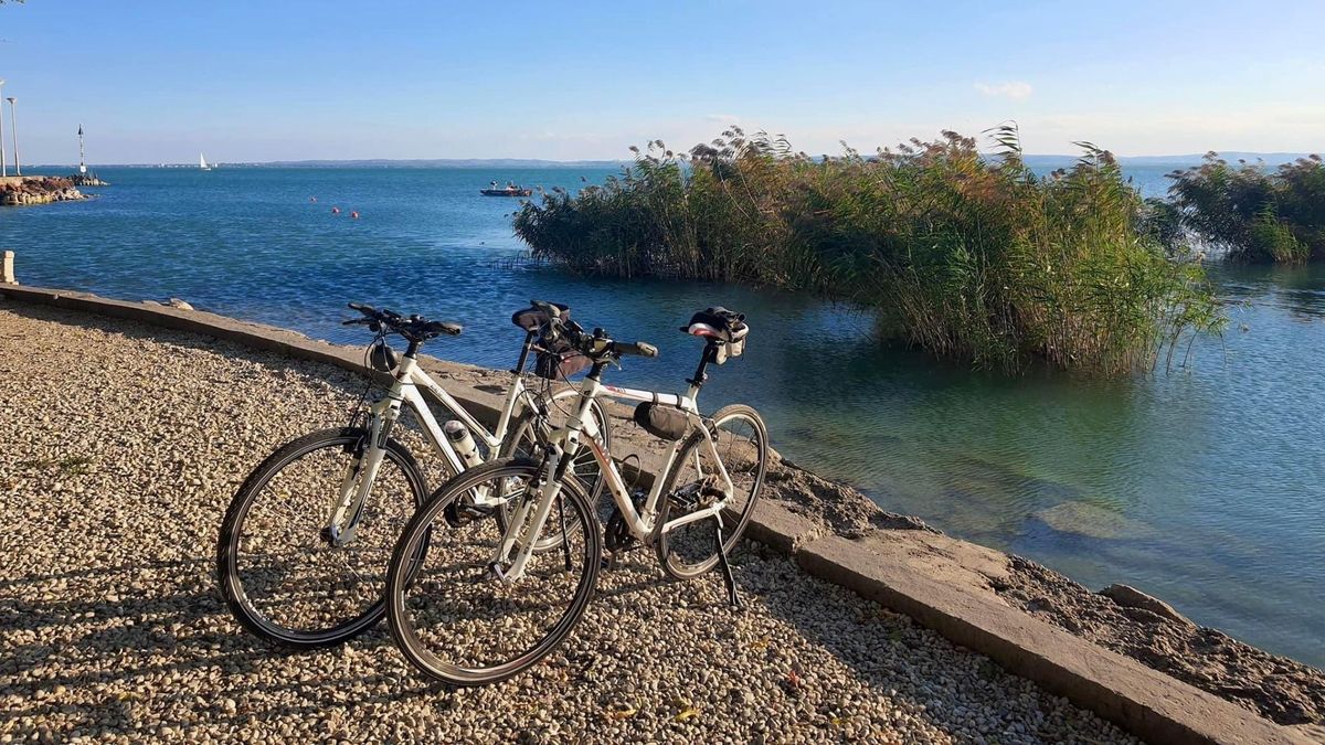 Beindult a szezon a Balatonnál is – kiemelkedő kerékpáros forgalom