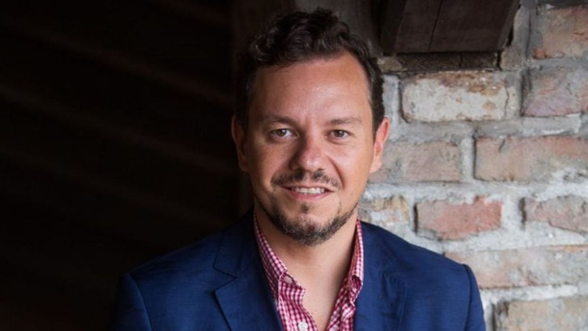Nacsa Olivér új barátnőjével jelent meg, itt vannak a fotók a párról