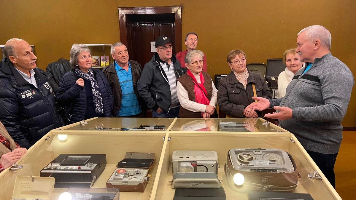 A magnetofonok történetével ismerkedhetünk meg a devecseri könyvtárban