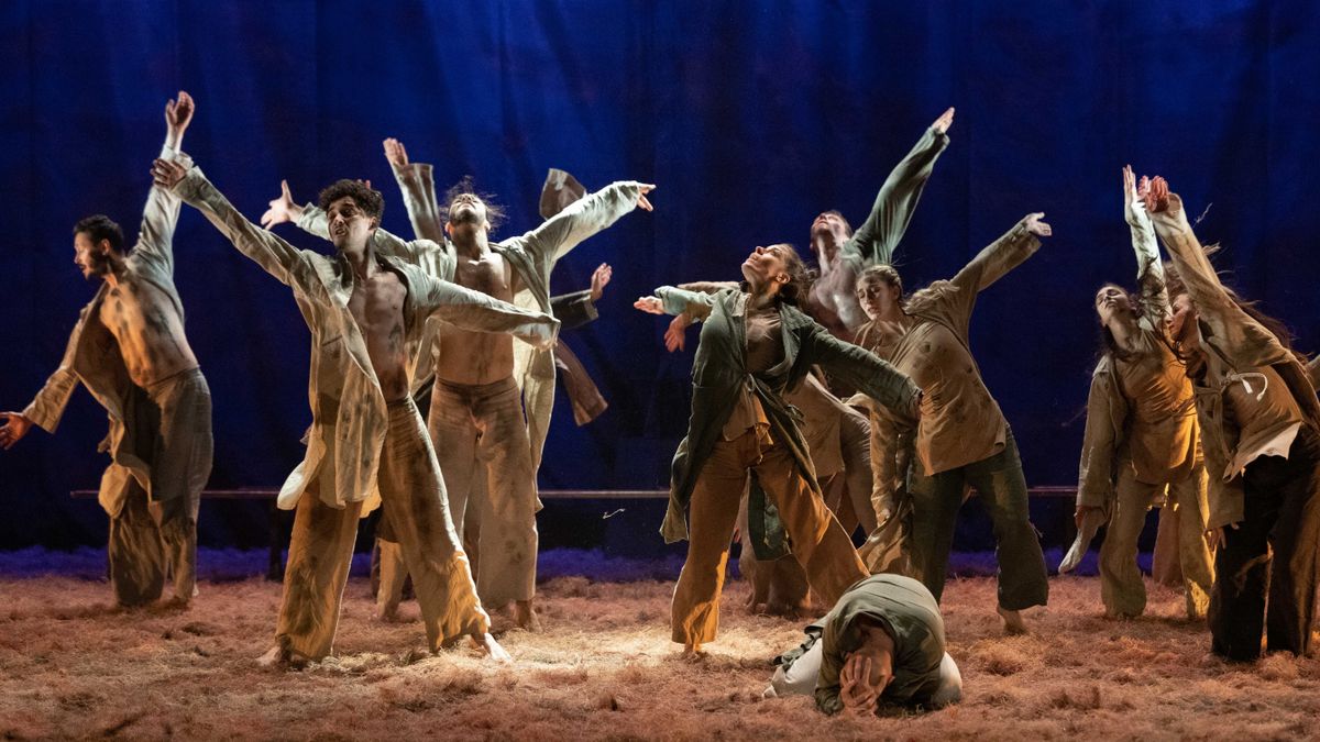A Carmina Burana című darabot adta elő a Szegedi Kortárs Balett Balatonfüreden (képgaléria)