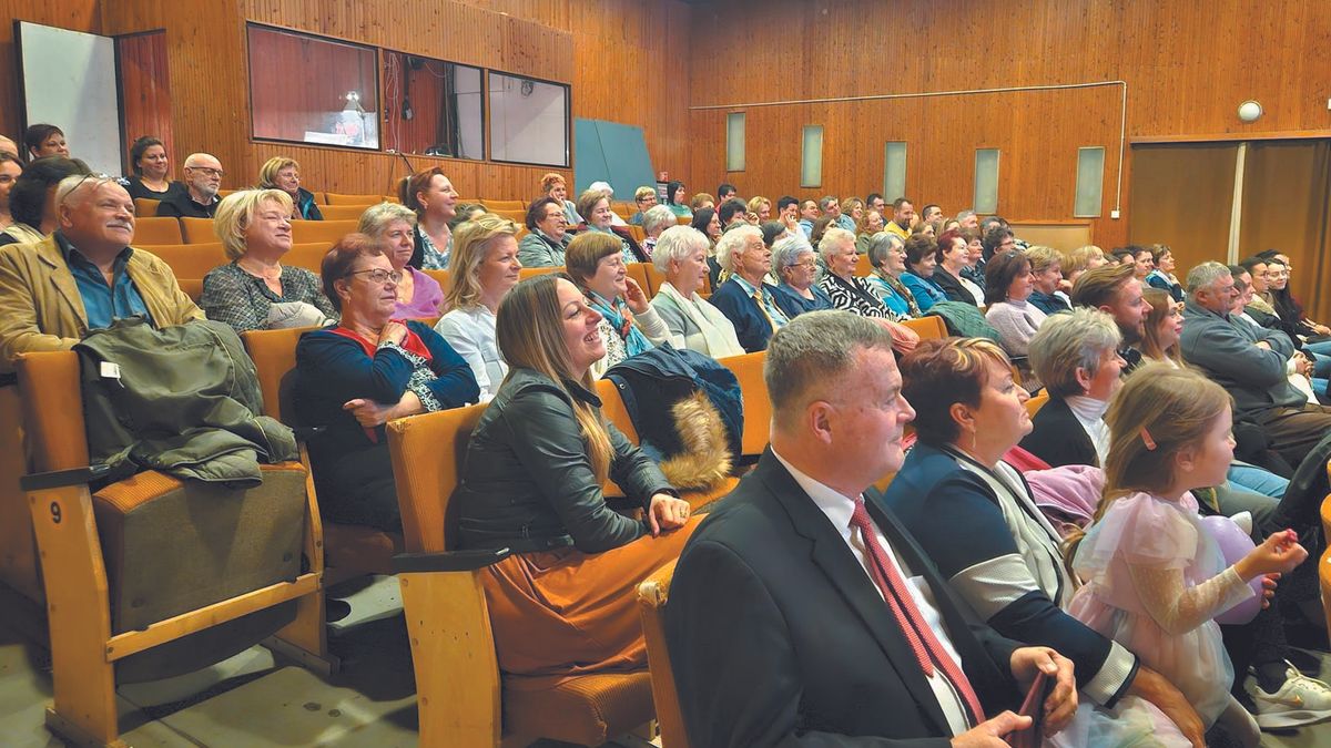 Badacsonytomaji nőnap sok nevetéssel