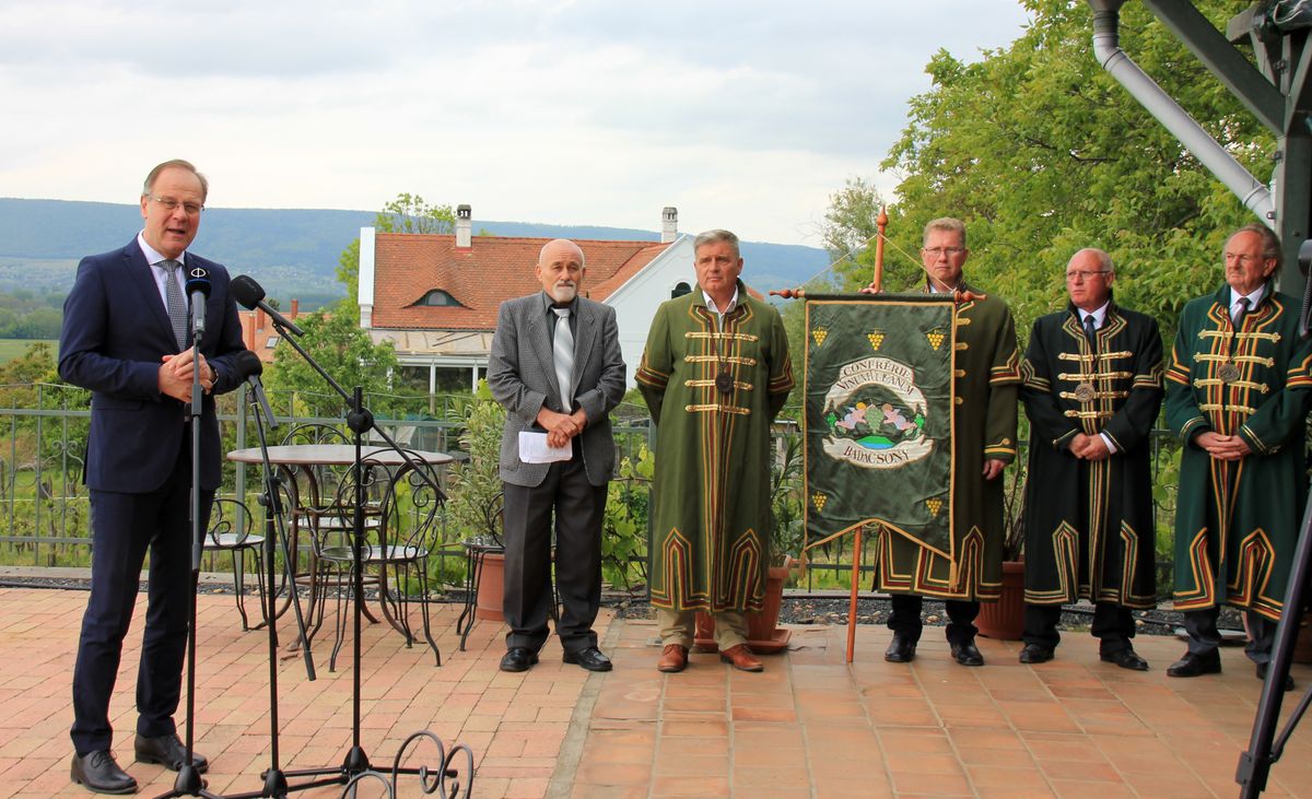 Navracsics Tibor közigazgatási és területfejlesztési miniszter külön kiemelte a keddi megnyitón a Szent György-hegyi napok rendezvénysorozat szerepét abban, hogy ma a hegy egész Magyarországon ismert, népszerű