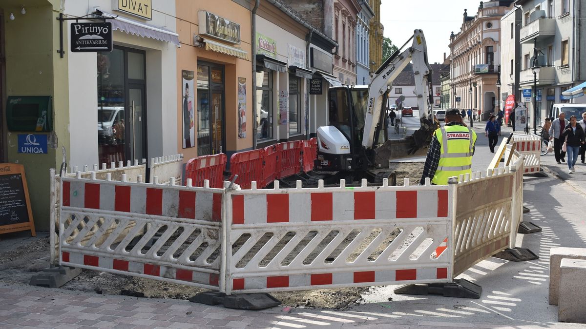 Megkezdődött a pápai sétálóutca rekonstrukciója