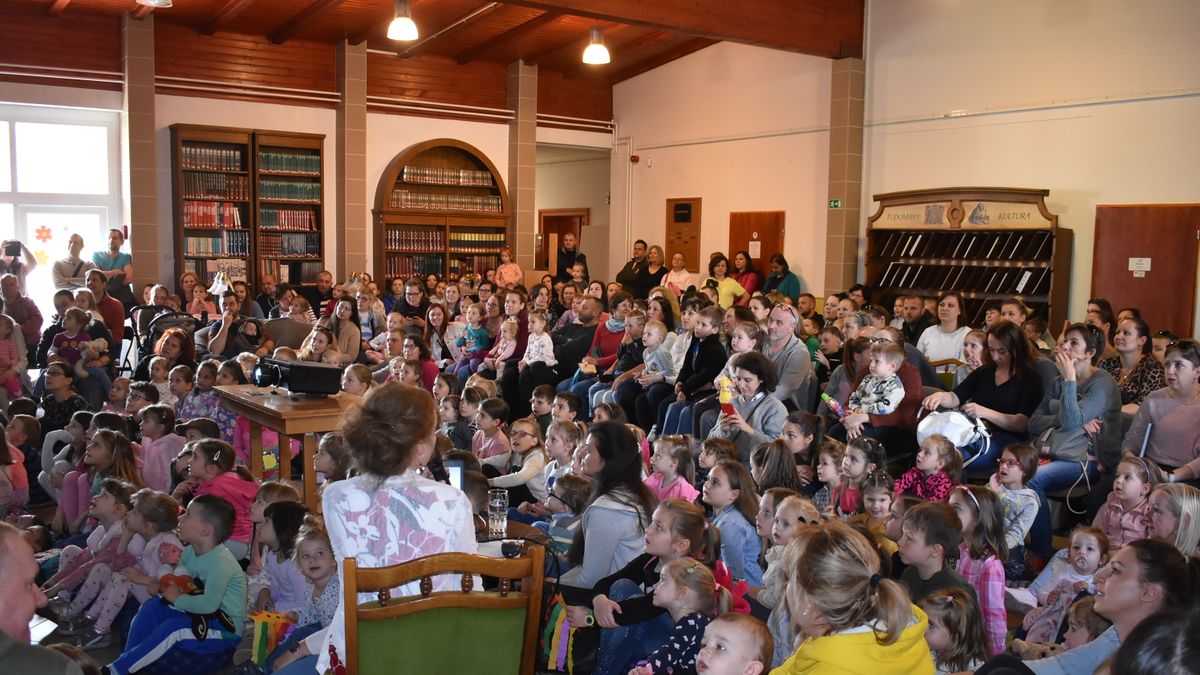 Teltház a Bogyó és Babóca napon Pápán