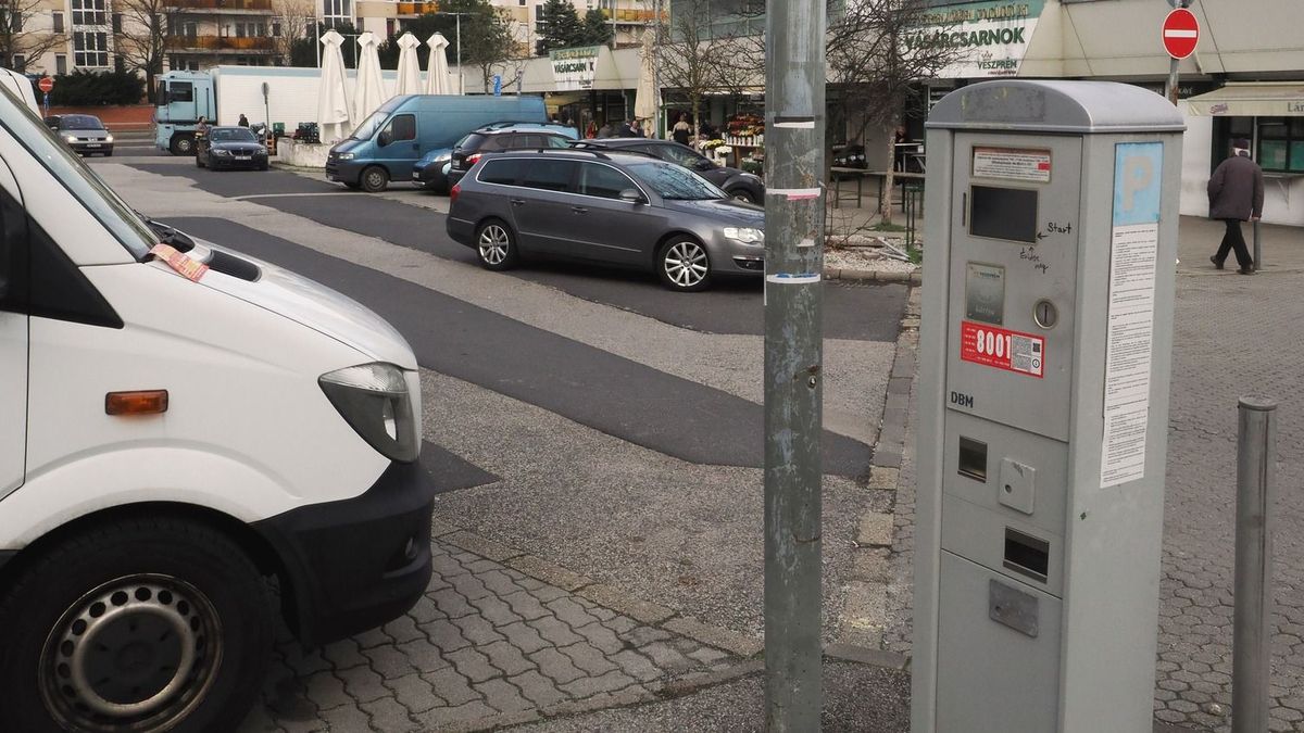 Nem kell fizetni szombatonként a parkolásért Veszprémben