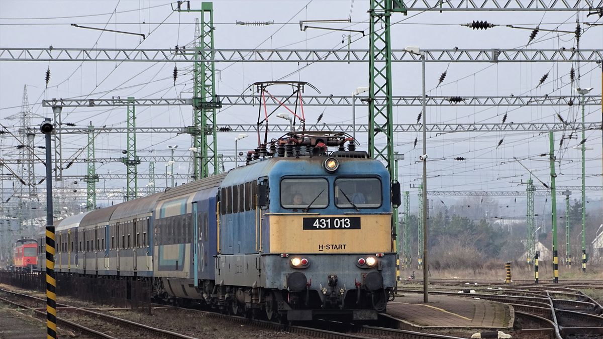 Jelentős késésekre, járatkimaradásokra is lehet számítani a Győr–Veszprém vonalon