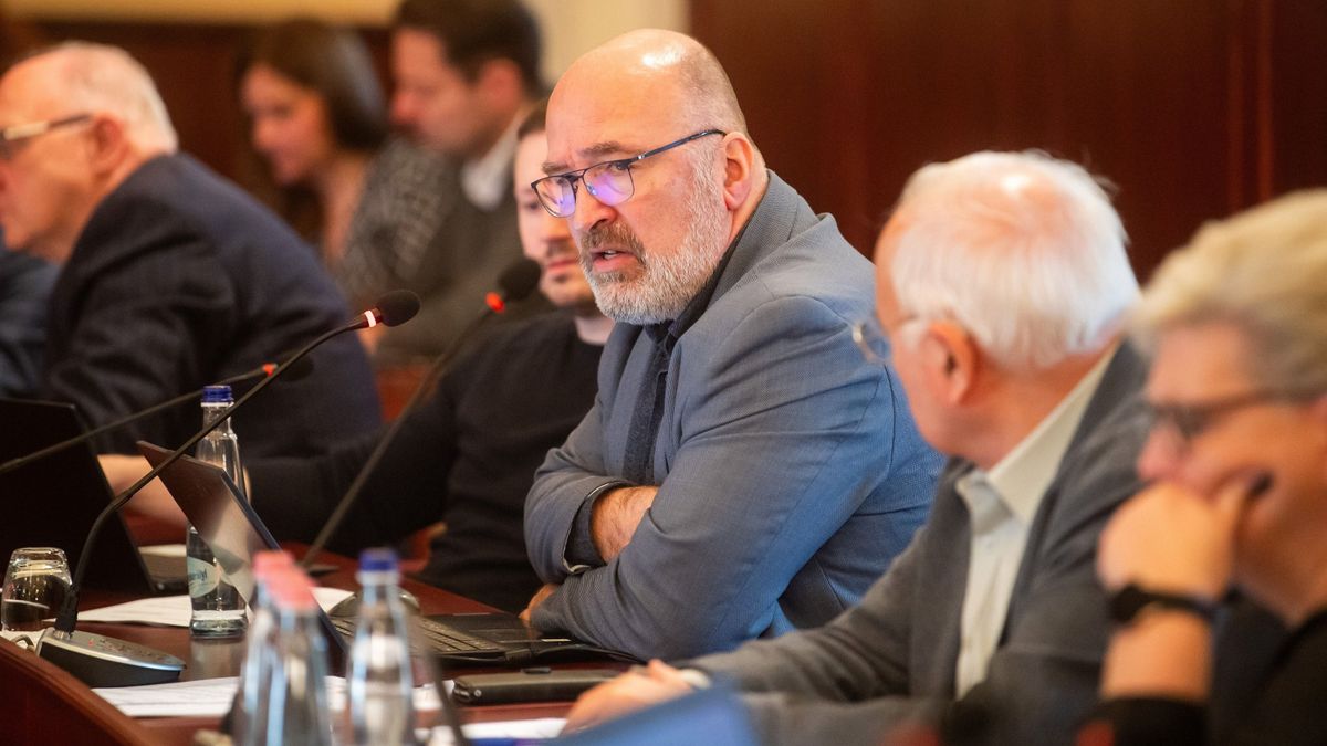 Kocsis Máté megmutatta, hogyan csapja be Pikó András az embereket (videó)
