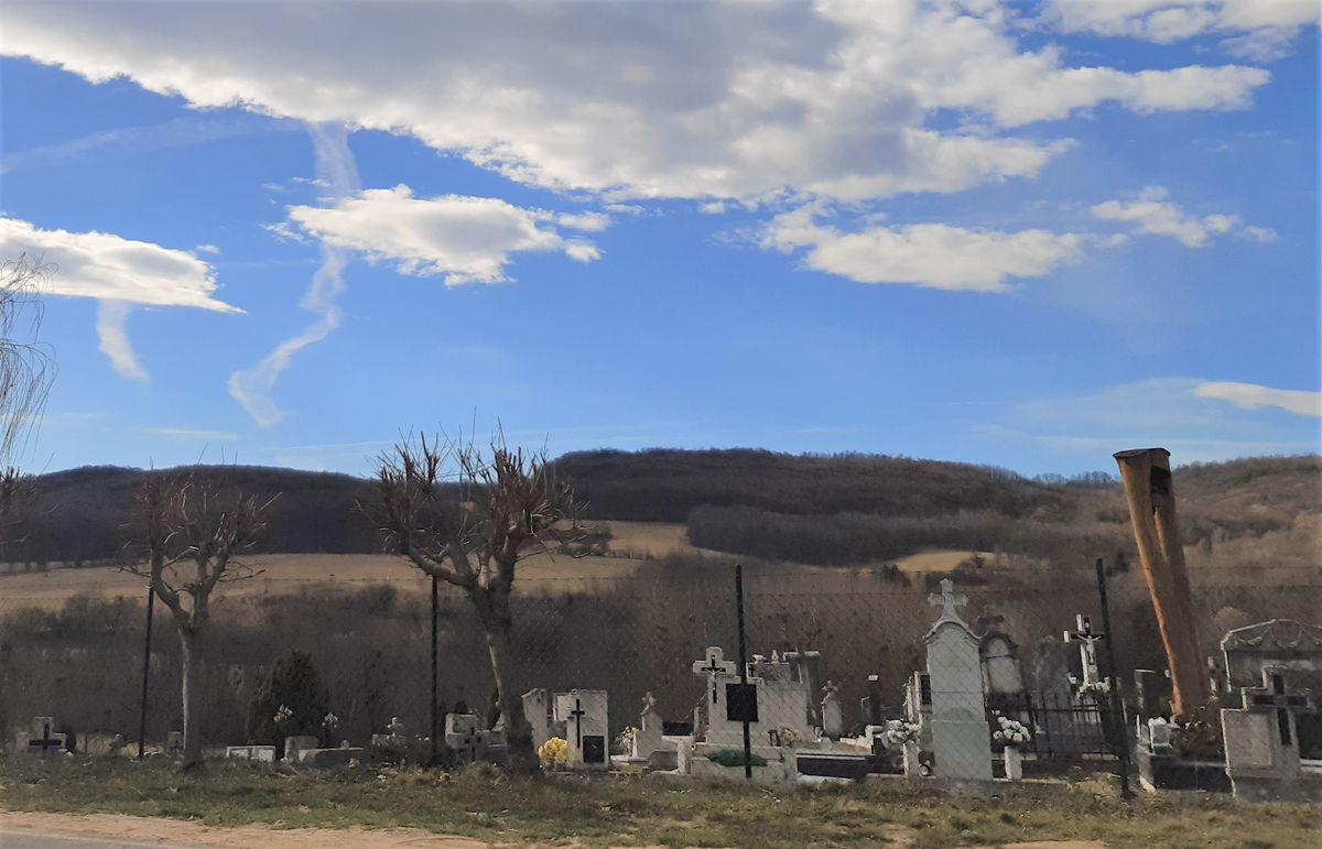 Csesznek önkormányzata a temetők kisléptékű infrastrukturális fejlesztése keretből kap hatmillió forintot a Magyar falu programban