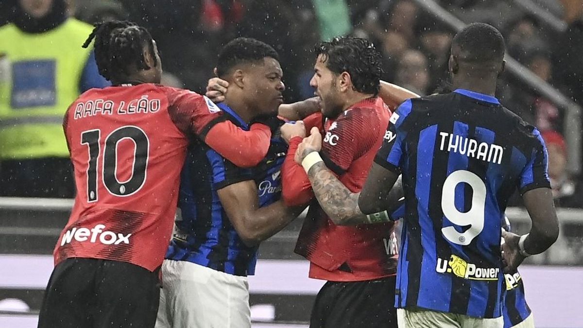 A pofozkodós hangulatú derbi után a Milan hangos zenével zavarta a bajnoki fiesztát (videó)