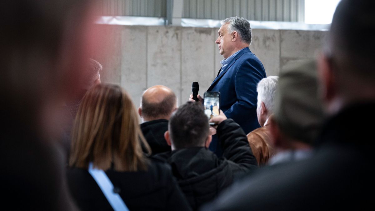 Orbán Viktor: meg kell állítanunk a háborúpárti erőket itthon és Brüsszelben!