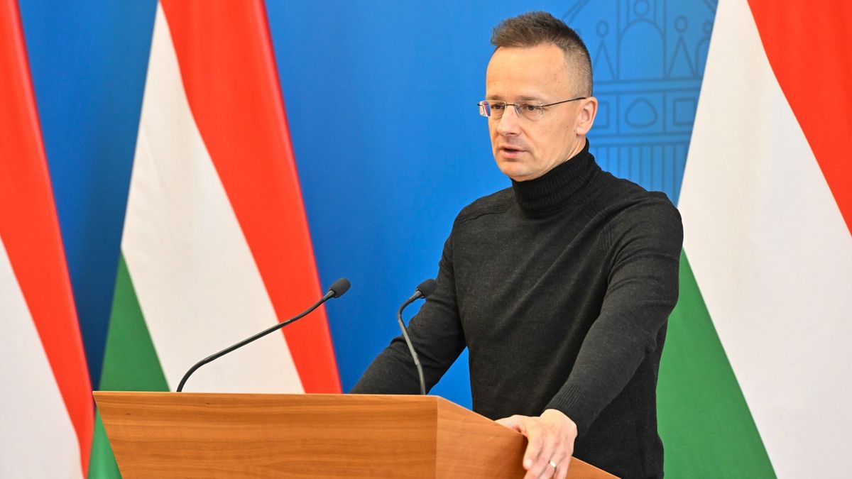 Szijjártó: a British American Tobacco beruházása 450 új munkahelyet teremt Pécsen
