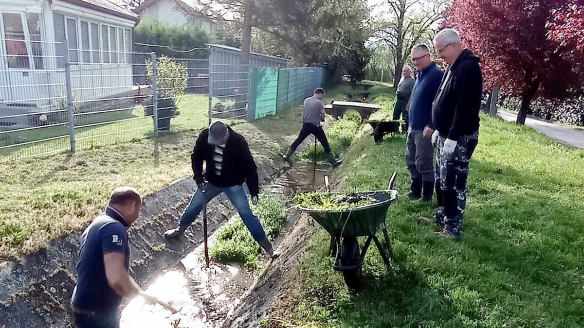 Közösségi falutakarítás medertisztítással, szemétszedéssel Aszófőn