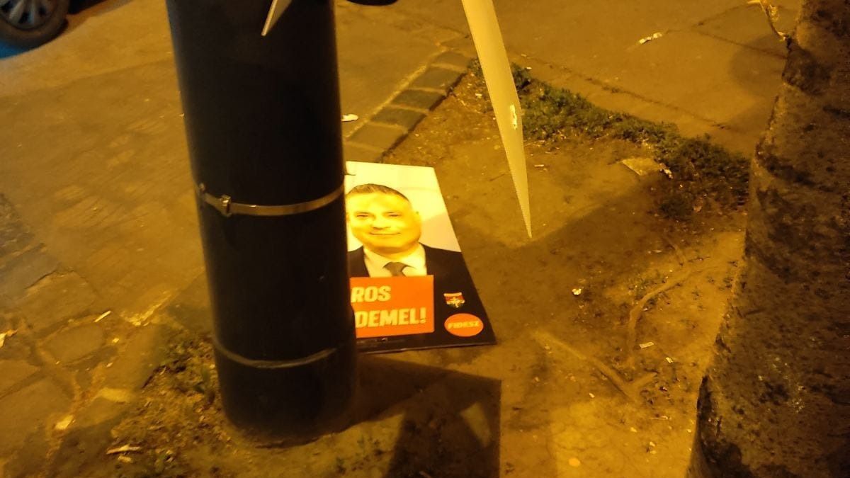 Pikó András támogatói már az első éjszaka letépték a Fidesz plakátjait Józsefvárosban
