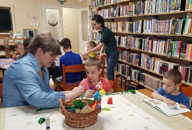 A sümegi Városi Könyvtár jóvoltából a tavaszi szünet ideje alatt sem tétlenkedtek a gyerekek Sümegen