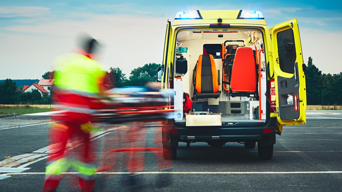 Kiürítettek egy iskolát, tíz mentőautó érkezett a helyszínre