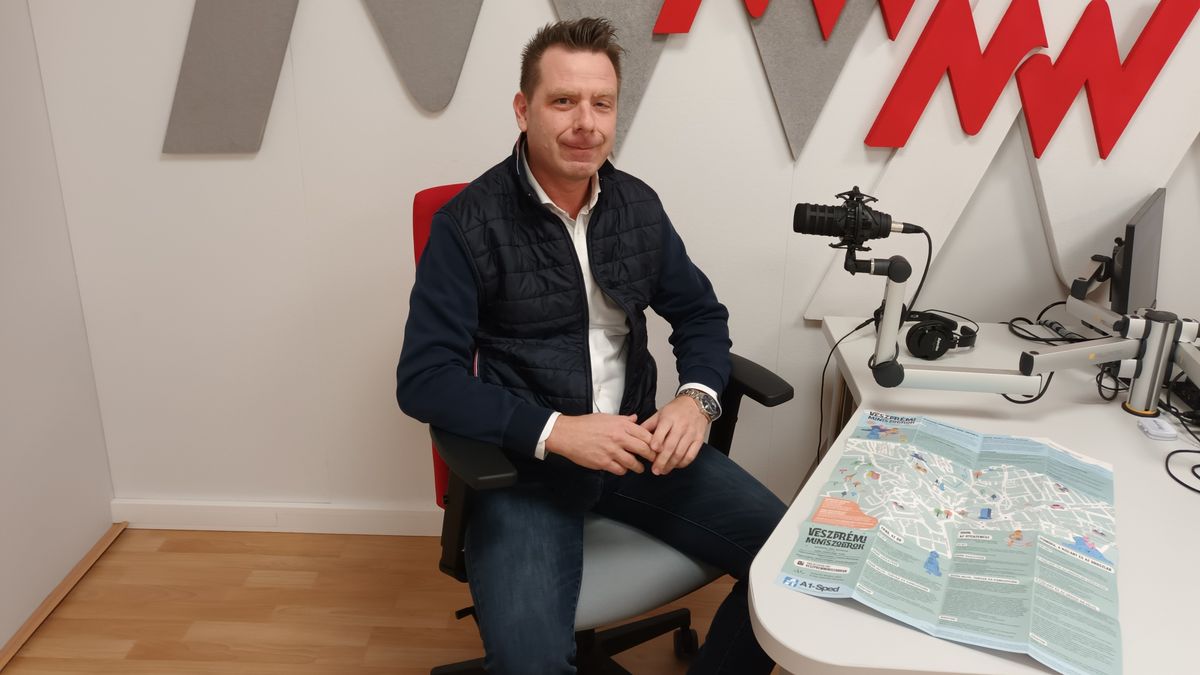 Török Balázsnak köszönhetően áll Veszprémben Kolodko Mihály gerilla szobrászművész három miniszobra (podcast)