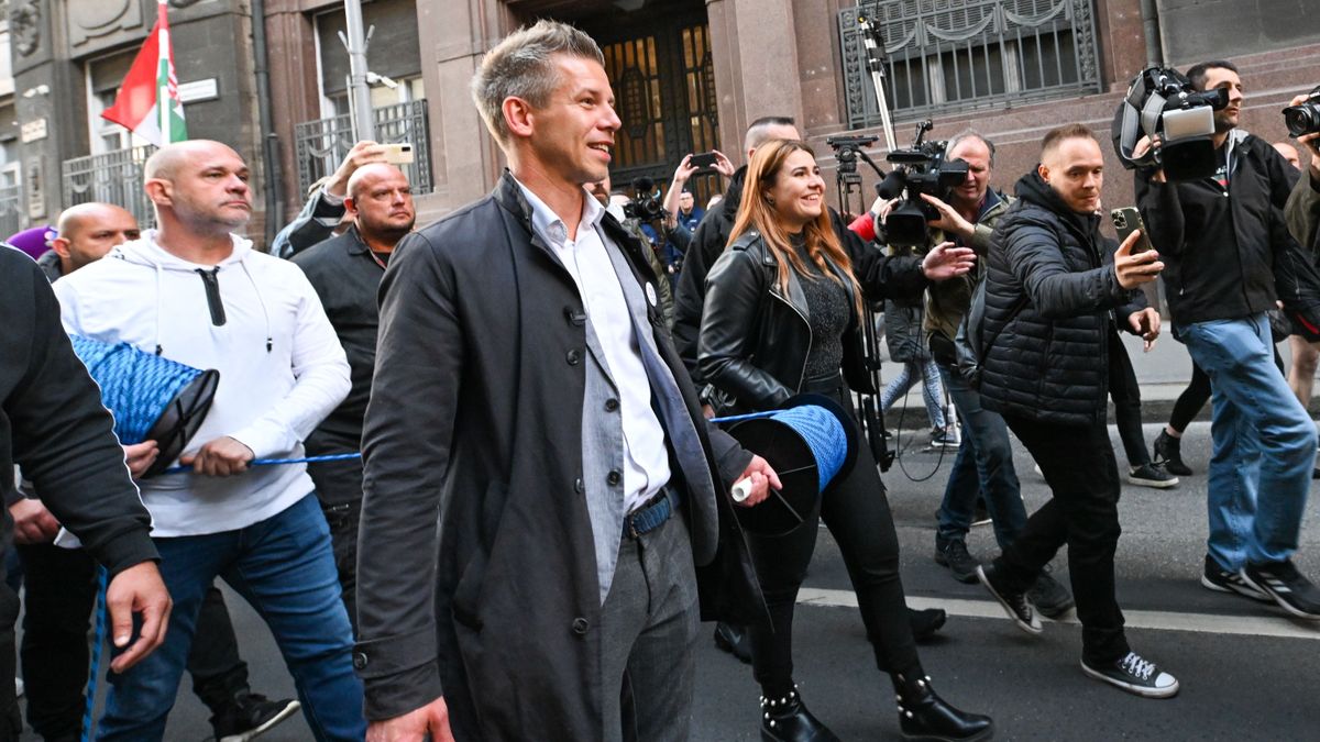Egy sor korábbi jobbikos kötött ki Magyar Péter oldalán