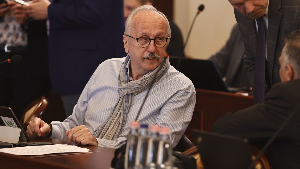 A DK-s polgármester saját vejének köreit láthatta el többmilliós szerződésekkel