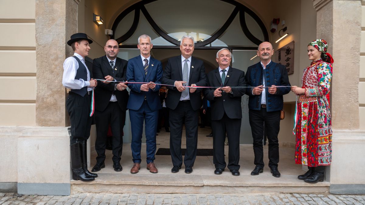 A Sapientia megtartó erőt jelent nemcsak Erdélyben, hanem a többi nemzetrész számára is
