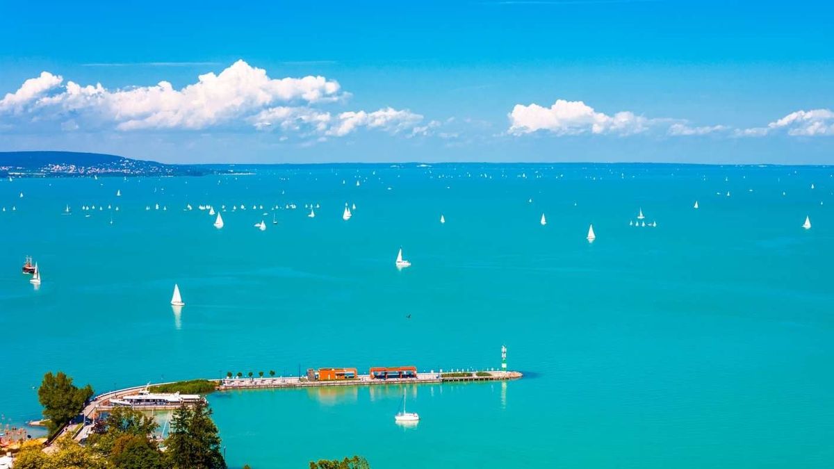 Híres színésznők a Balatonnál