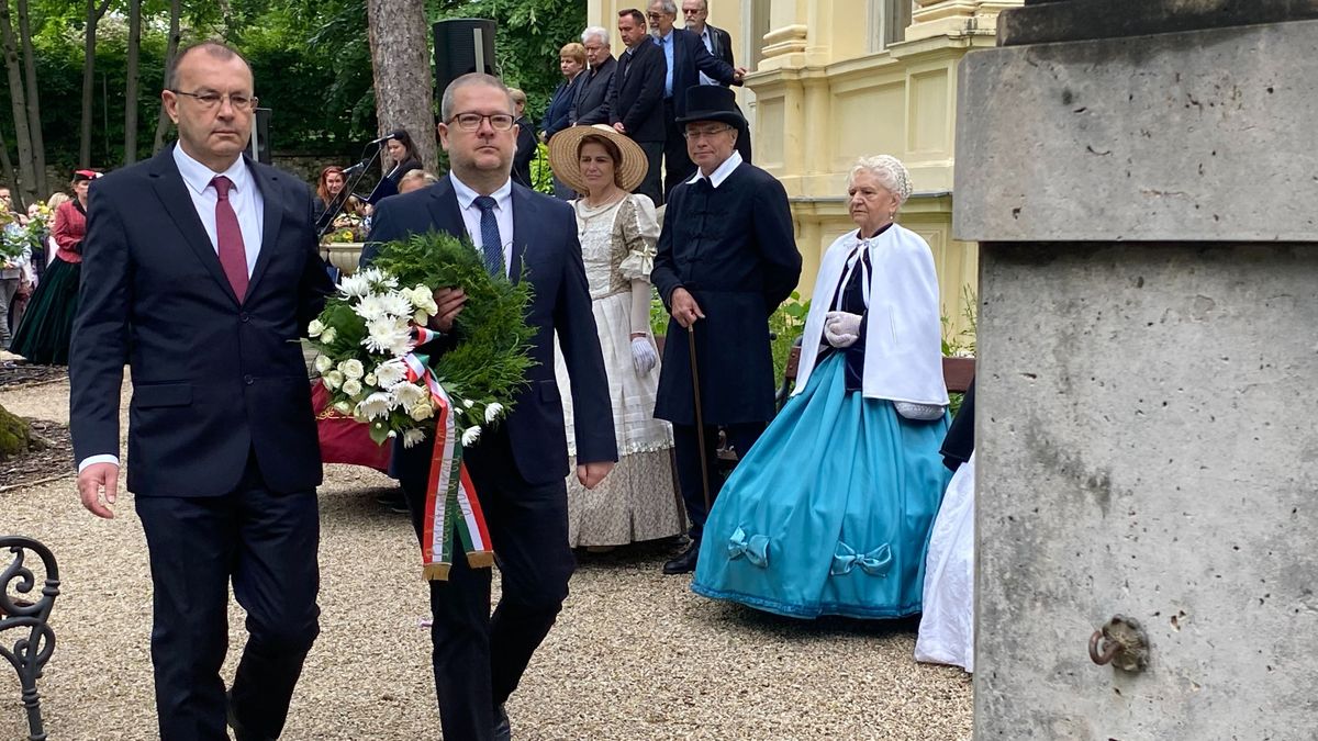 Megnyitották a Jókai napokat Balatonfüreden