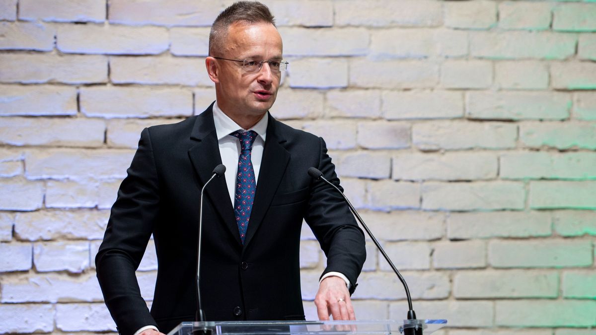 Szijjártó Péter: a háborúpárti baloldal nyert magának egy újabb tortavágót (videó)