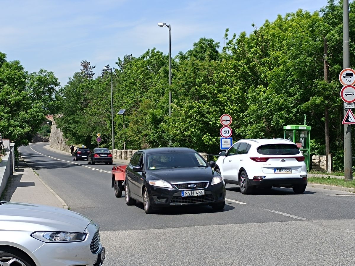 Ettől a ponttól, és eddig a pontig haladjunk negyvennek autóval a belváros felé