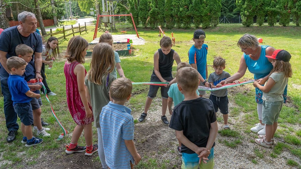 Gyermeknap játszótéravatással Németbányán
