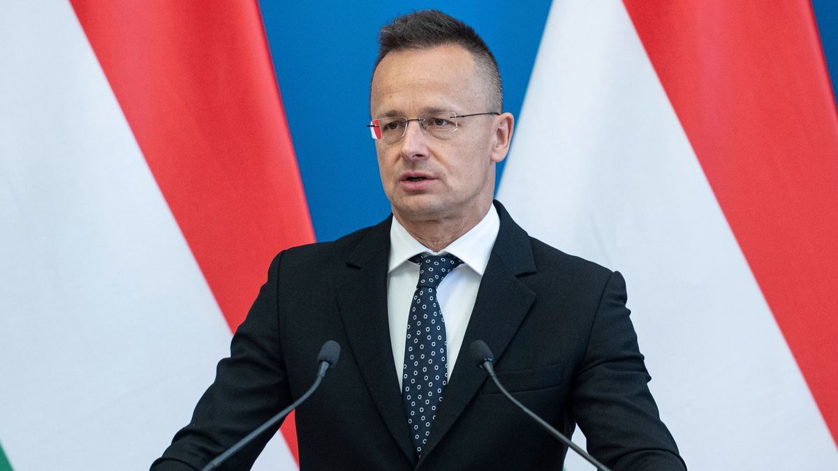 Szijjártó: békepártiak és háborúpártiak között lehet választani június 9-én