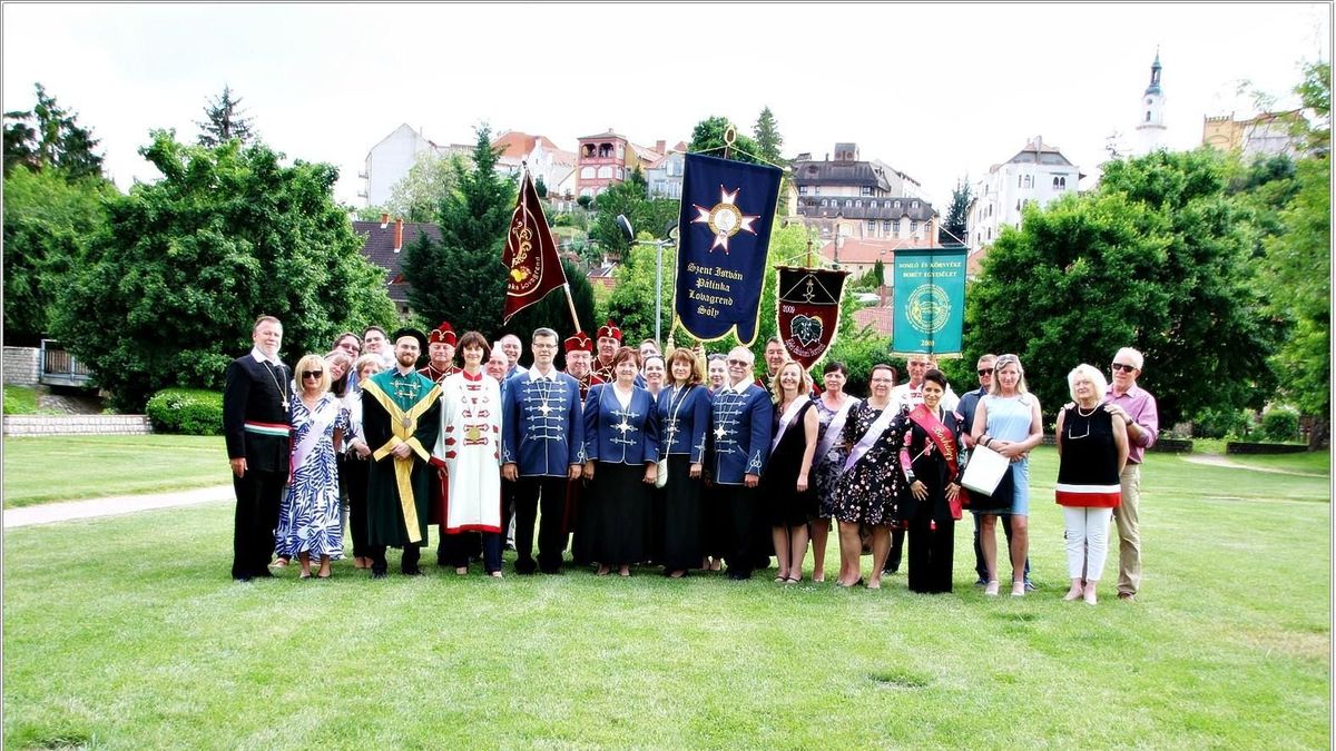 A résztvevők Veszprémben járva csatlakoztak a Gizella Napok eseményeihez 