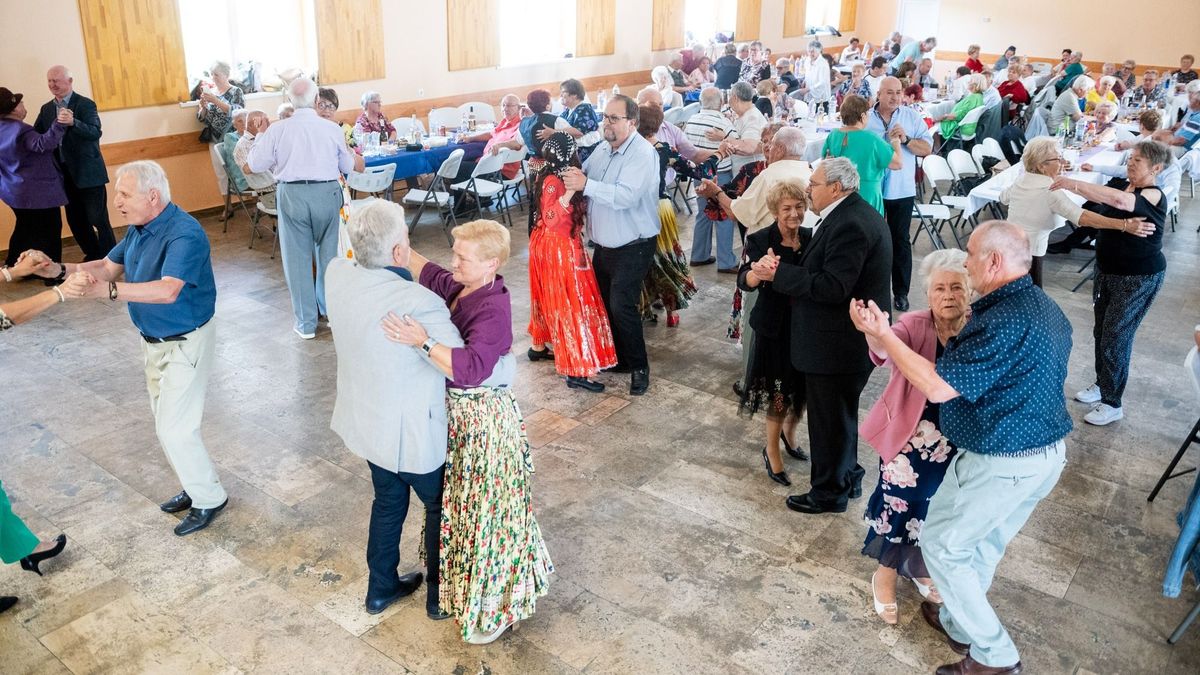 Harmincéves az ajkai Lila Akác Nyugdíjasklub