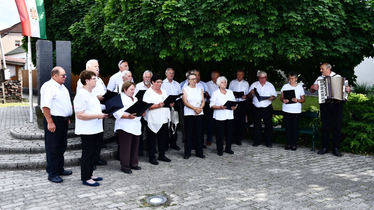 Hőseikre emlékeztek Tósokberénden