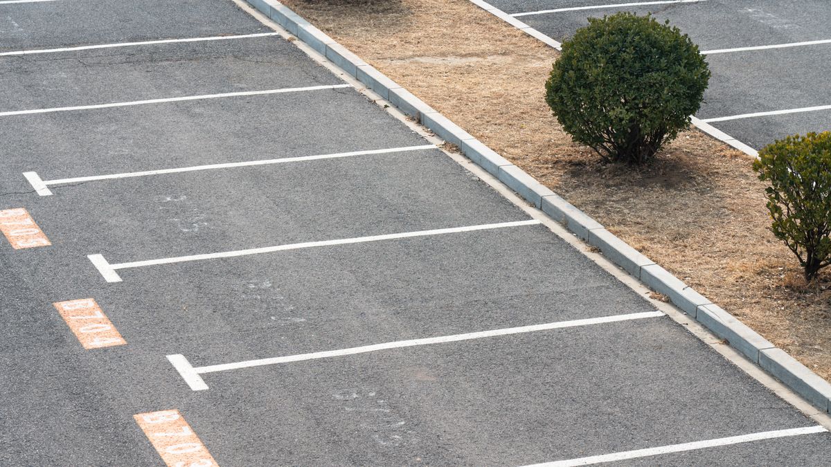 Tizennégy parkolót építenek a lakótelepen