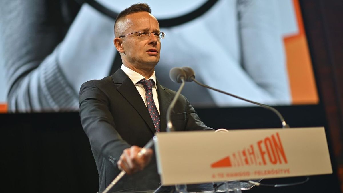 Szijjártó Péter: folyamatos ostrom alatt tartanak minket Európa, egy liberális óceán közepén (videó)