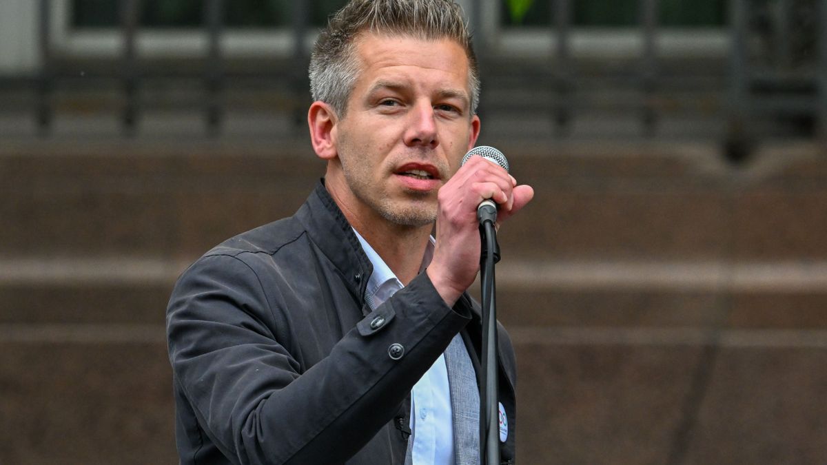 Magyar Péter eljátszott egy öngyilkosságot