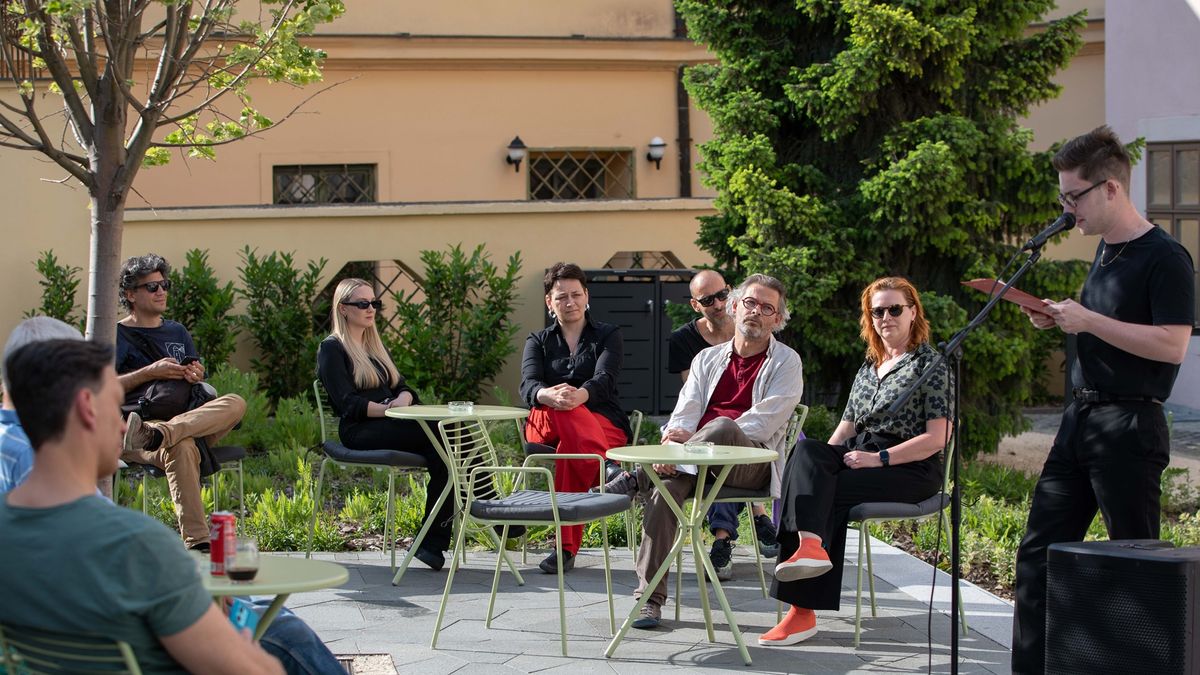 Reflectopia fényművészeti kiállítás a veszprémi Csikász Galériában