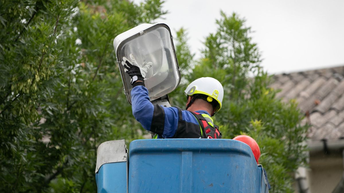 Több ezer LED-del szerelik fel Veszprémet (képgaléria)