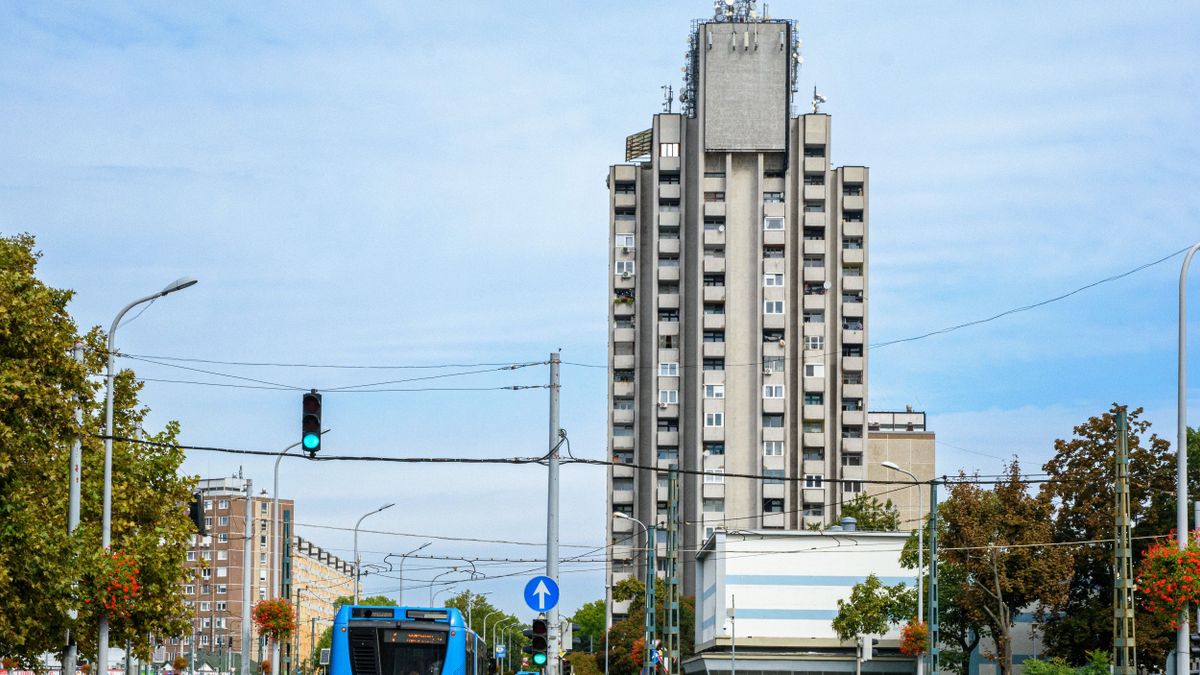Ma is laknak az újpalotai víztoronyházban (videó)