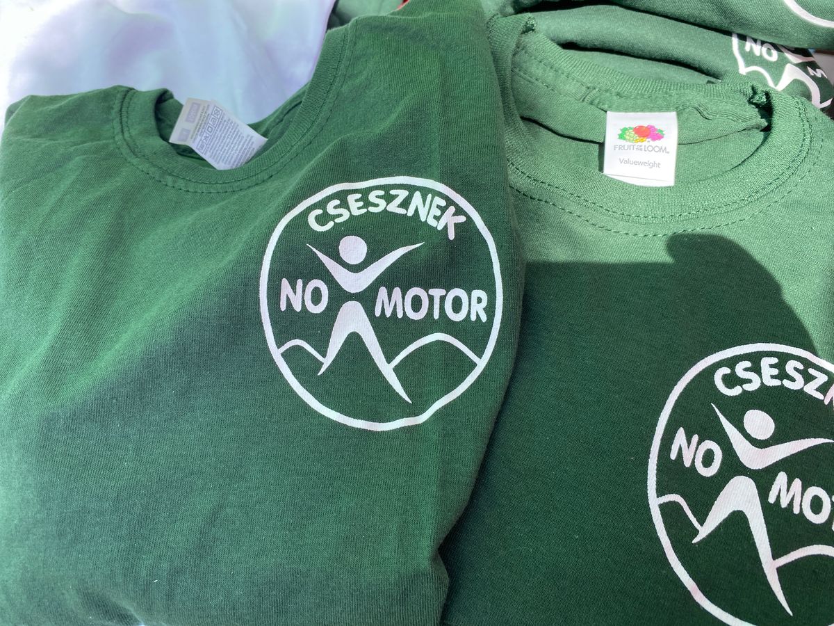 A cseszneki No Motoron sok a törzstúrázó, aki rendre visszatér erre az alkalomra, és egyre többen öltik magukra az esemény logójával ellátott zöld pólót