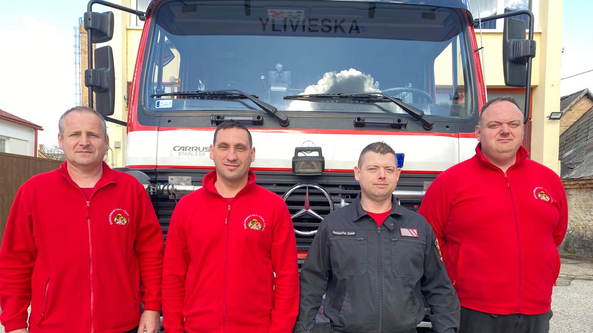 Reggel óta egyik helyszínről a másikra vonulnak a zirci tűzoltók