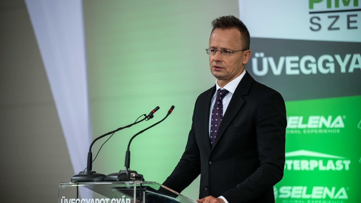 Szijjártó Péter: több évtizedes kényszerszünet után újjáéled az üveggyapotgyártás Magyarországon