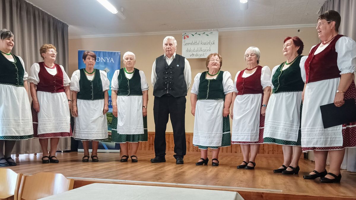 Népdalkörös dalostalálkozó Vilonyán