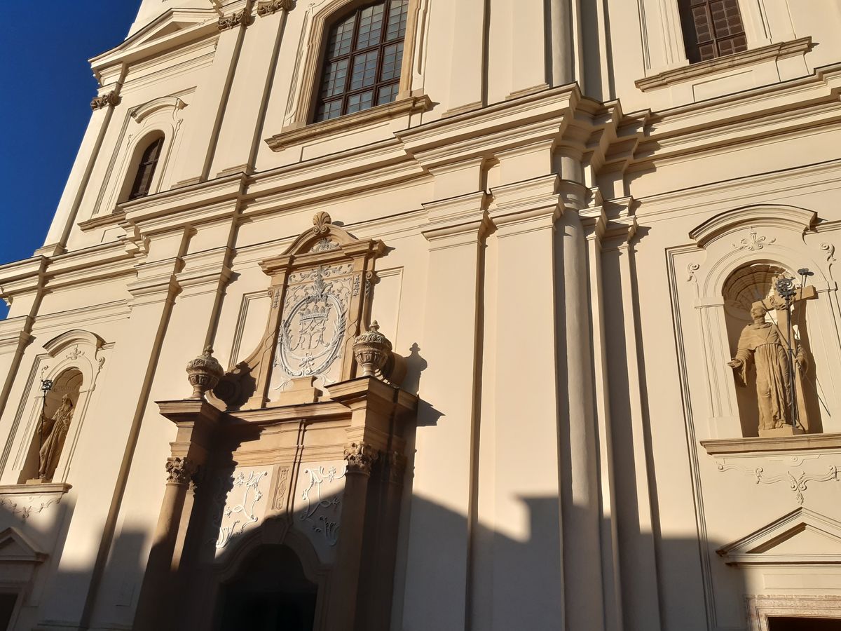 A ciszterci monostor templomának bejárata Zircen
