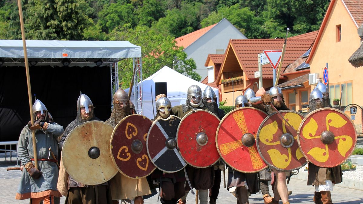 Történelmi- és gasztrofesztivál Fő utca avatással