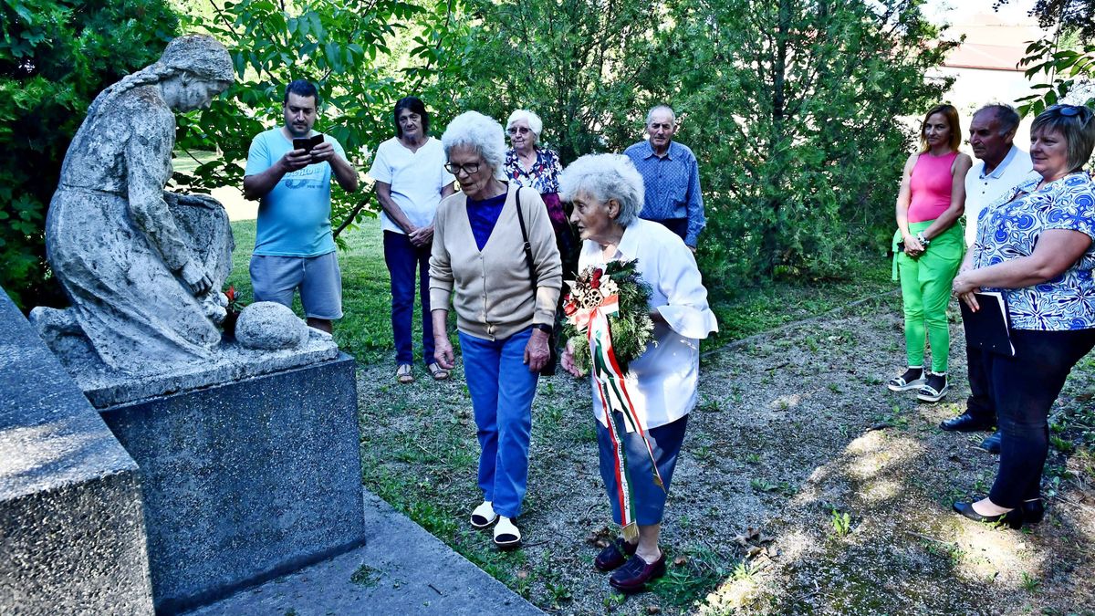Hőseikre emlékeztek a hagyományőrzők
