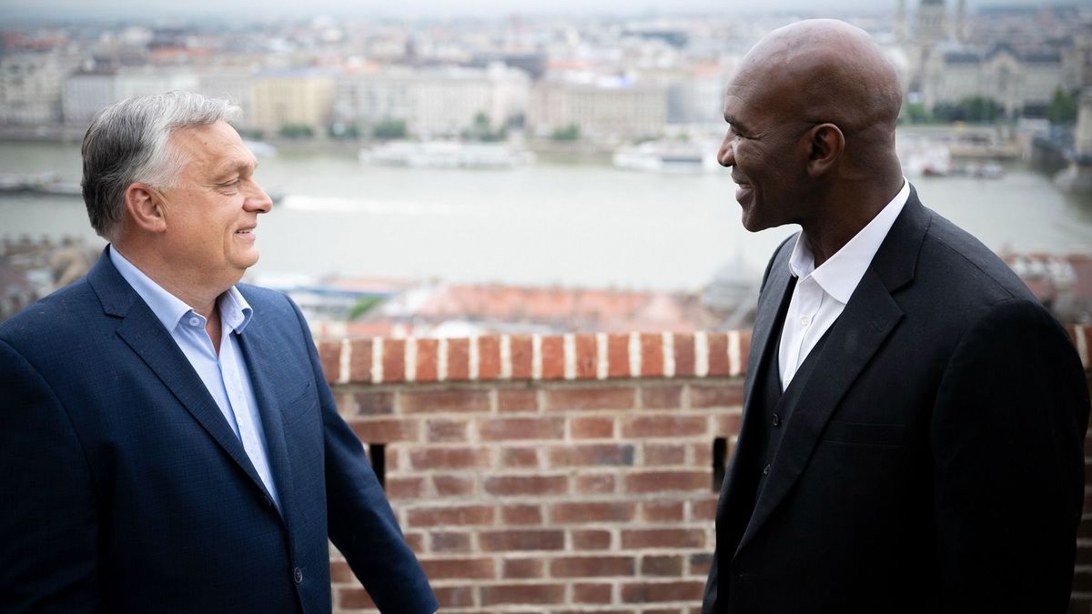 Orbán Viktor a bokszlegendával, Evander Holyfielddel találkozott