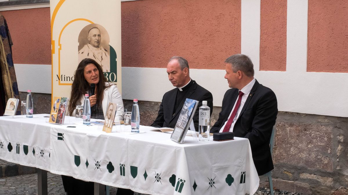 Képes album mutatja be a beruházást