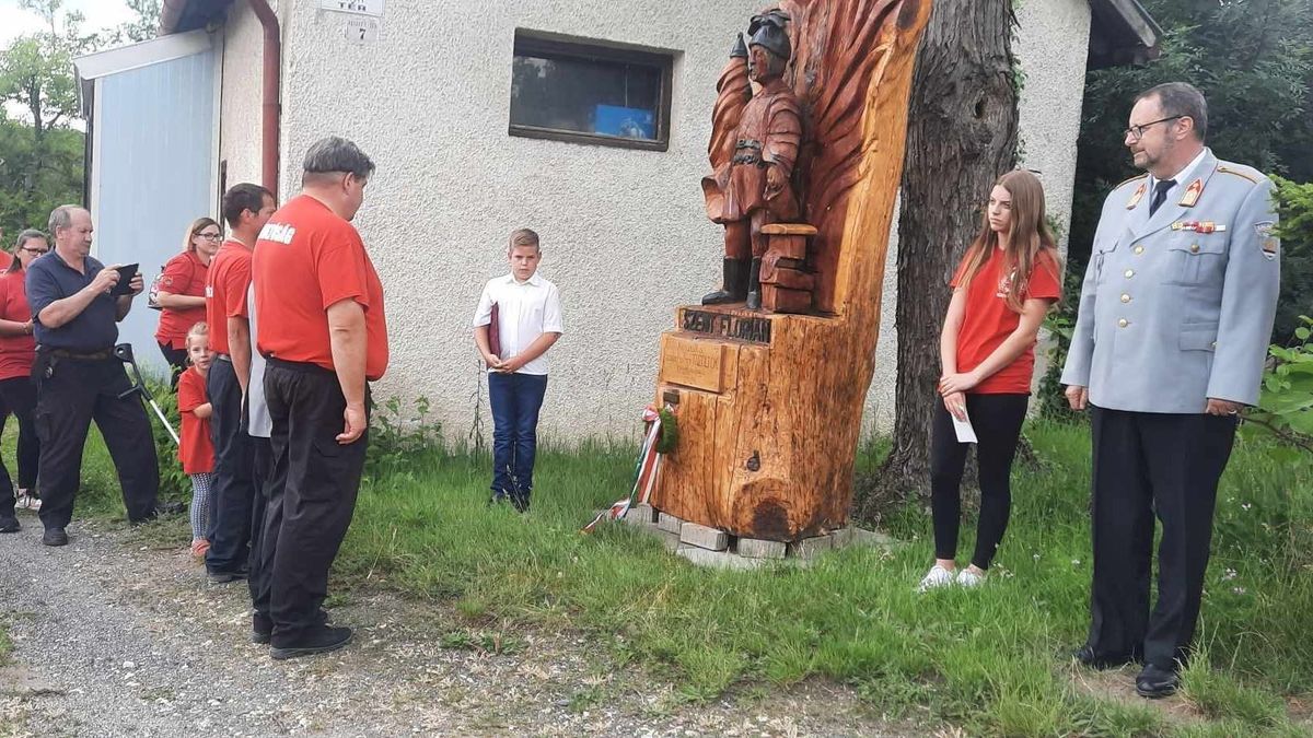 Csapatzászló a tűzoltóknak